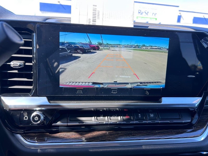 GMC Sierra 3500HD Vehicle Full-screen Gallery Image 18