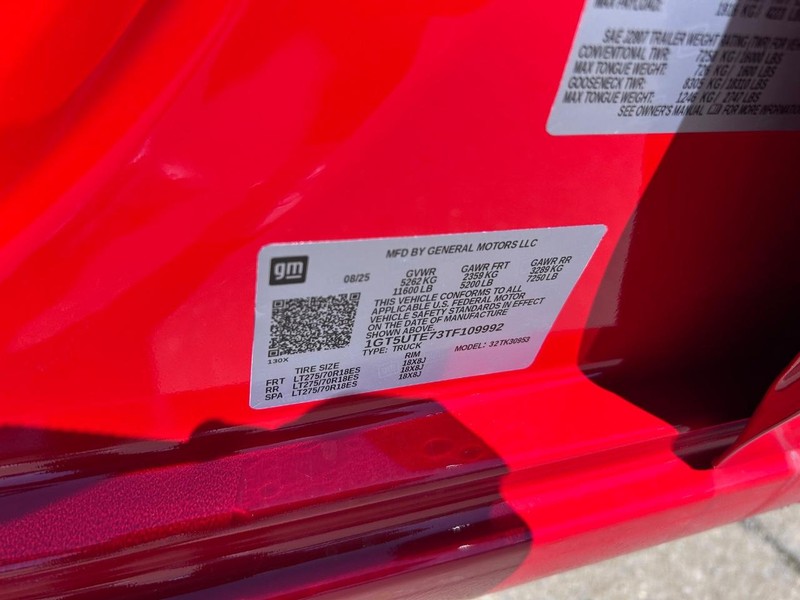 GMC Sierra 3500HD Vehicle Full-screen Gallery Image 19