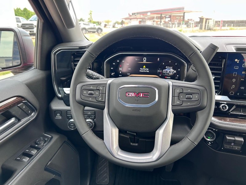 GMC Sierra 1500 Vehicle Full-screen Gallery Image 9