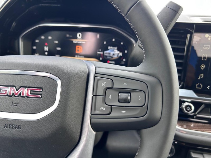 GMC Sierra 1500 Vehicle Full-screen Gallery Image 11