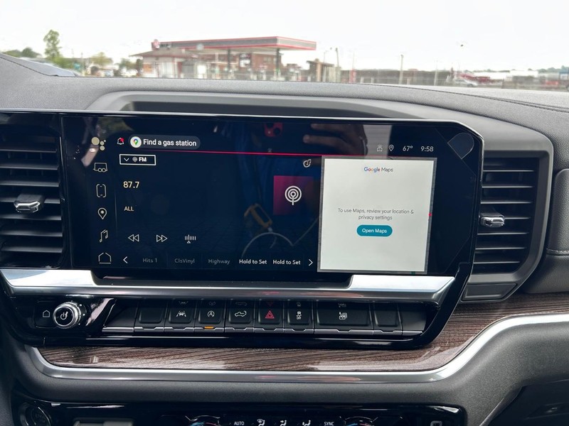 GMC Sierra 1500 Vehicle Full-screen Gallery Image 12