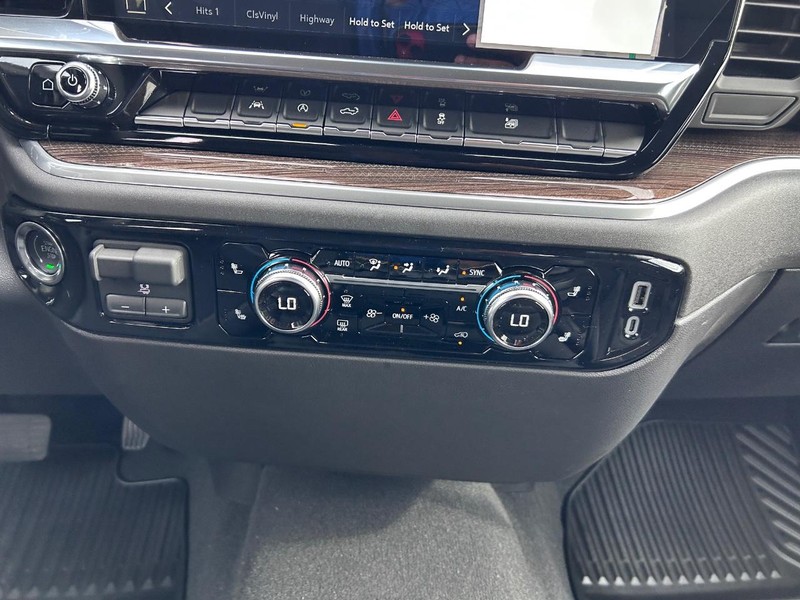 GMC Sierra 1500 Vehicle Full-screen Gallery Image 13