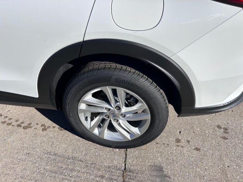 Buick Envista Vehicle Full-screen Gallery Image 6