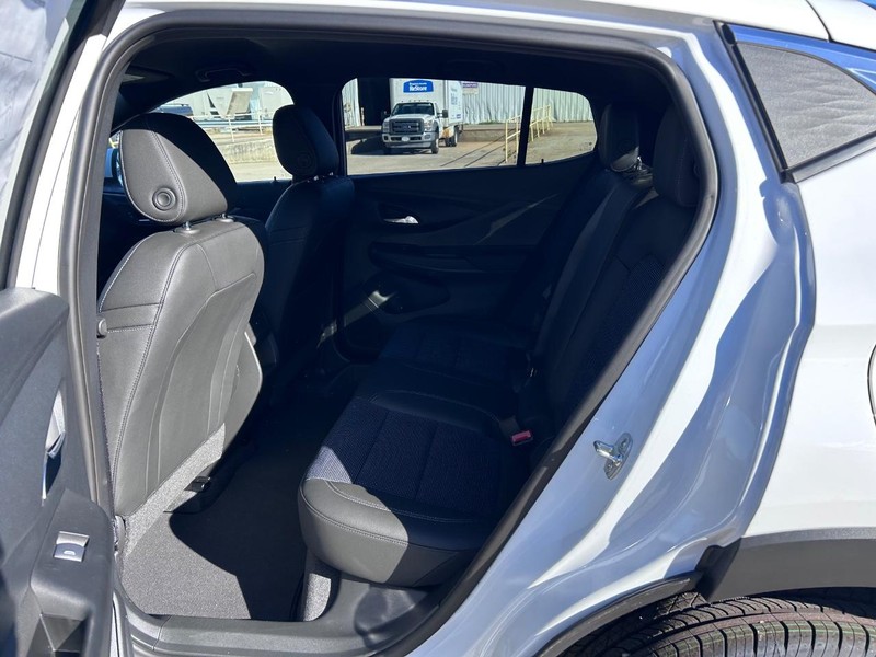 Buick Envista Vehicle Full-screen Gallery Image 7
