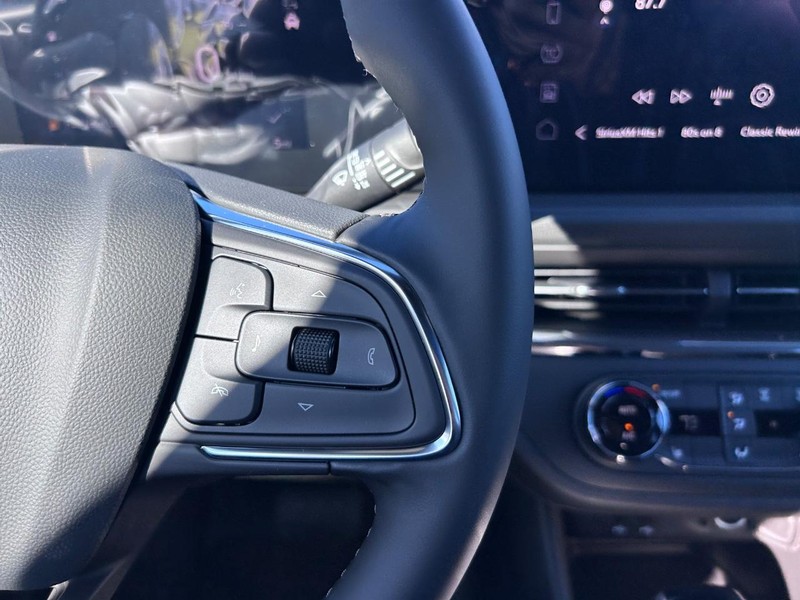 Buick Envista Vehicle Full-screen Gallery Image 11