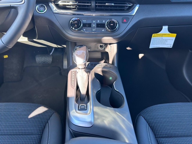 Buick Envista Vehicle Full-screen Gallery Image 14