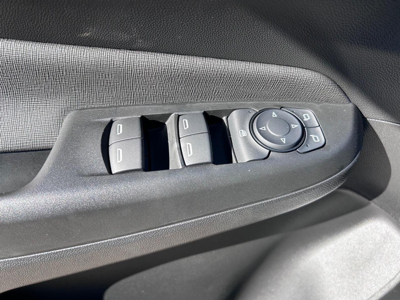 Buick Envista Vehicle Full-screen Gallery Image 16