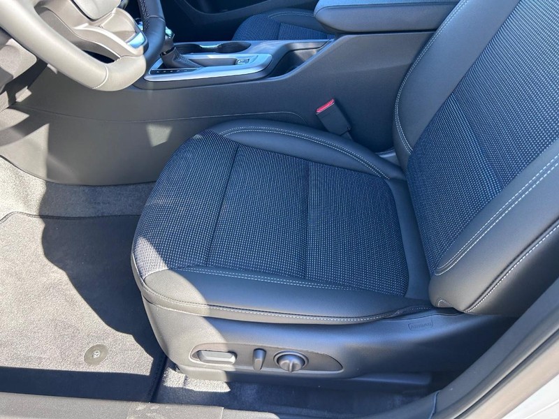 Buick Envista Vehicle Full-screen Gallery Image 17