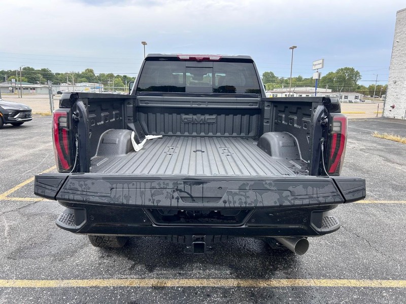 GMC Sierra 2500HD Vehicle Full-screen Gallery Image 5