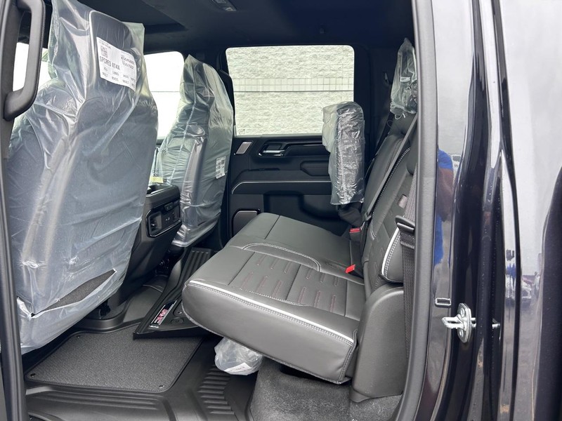 GMC Sierra 2500HD Vehicle Full-screen Gallery Image 7