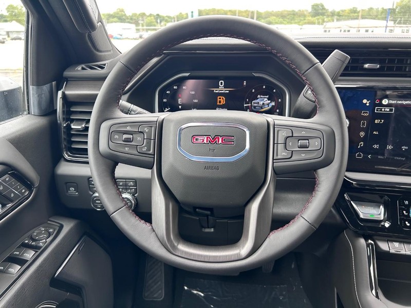 GMC Sierra 2500HD Vehicle Full-screen Gallery Image 9