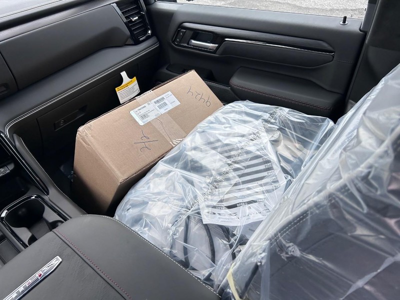 GMC Sierra 2500HD Vehicle Full-screen Gallery Image 14