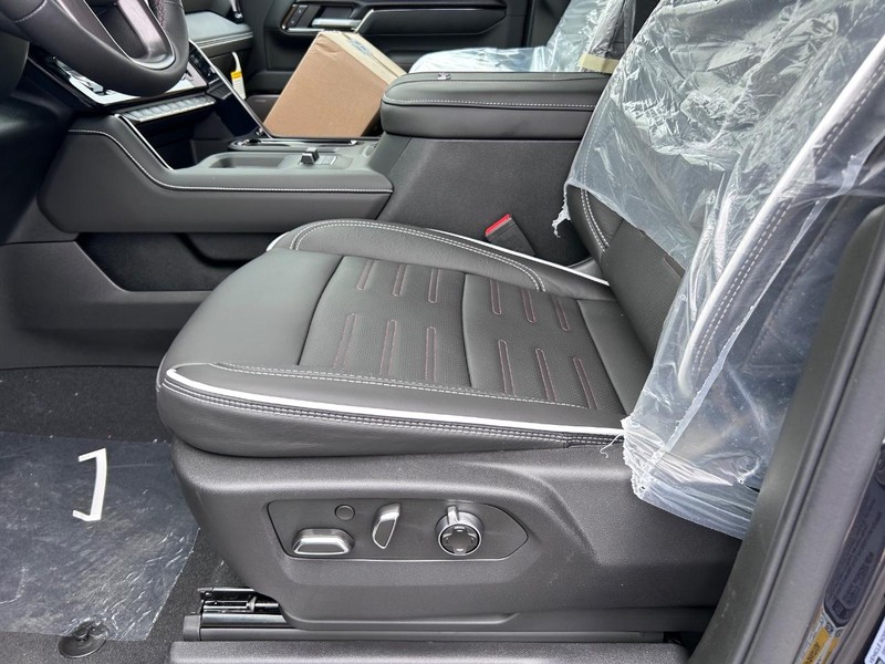 GMC Sierra 2500HD Vehicle Full-screen Gallery Image 18