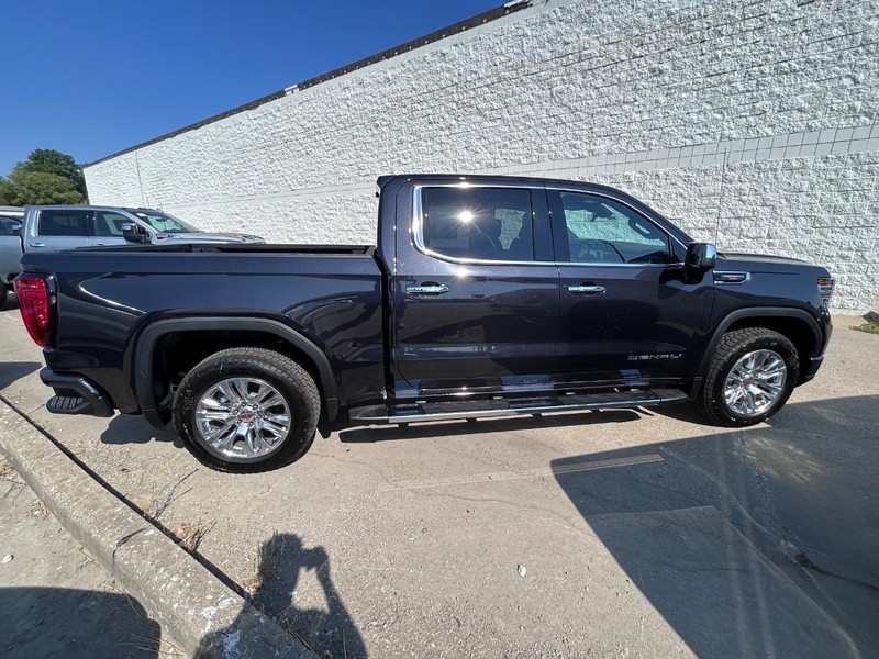 GMC Sierra 1500 Vehicle Full-screen Gallery Image 2