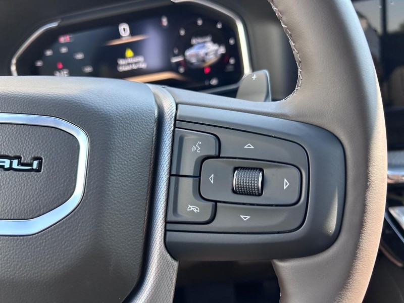 GMC Sierra 1500 Vehicle Full-screen Gallery Image 12