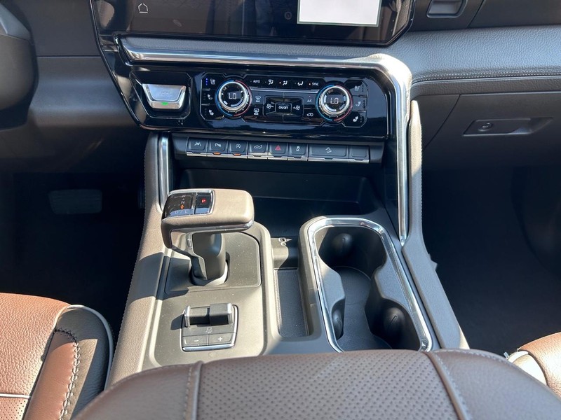 GMC Sierra 1500 Vehicle Full-screen Gallery Image 15