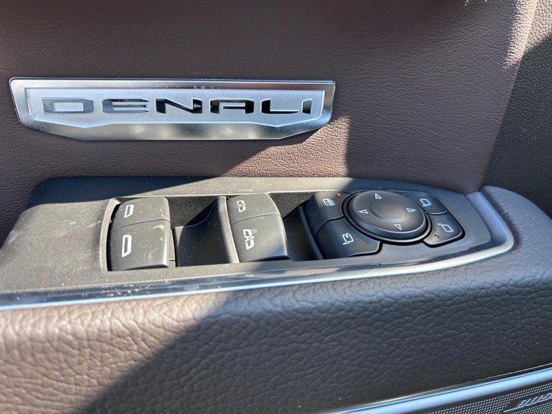 GMC Sierra 1500 Vehicle Full-screen Gallery Image 17