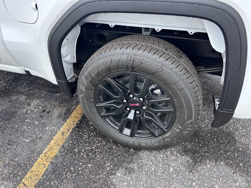 GMC Sierra 1500 Vehicle Full-screen Gallery Image 6