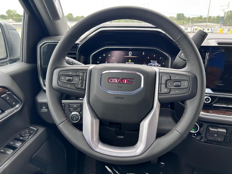 GMC Sierra 1500 Vehicle Full-screen Gallery Image 9