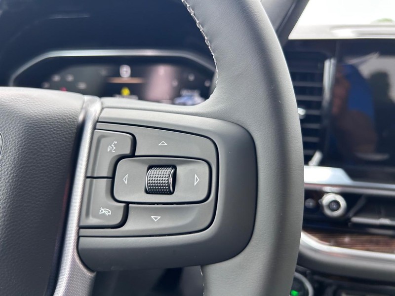 GMC Sierra 1500 Vehicle Full-screen Gallery Image 11