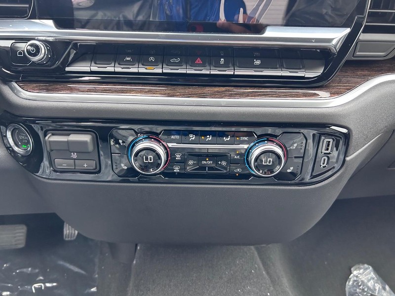 GMC Sierra 1500 Vehicle Full-screen Gallery Image 13