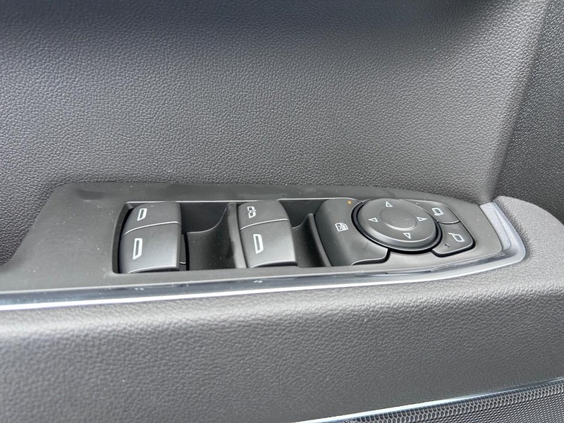 GMC Sierra 1500 Vehicle Full-screen Gallery Image 15