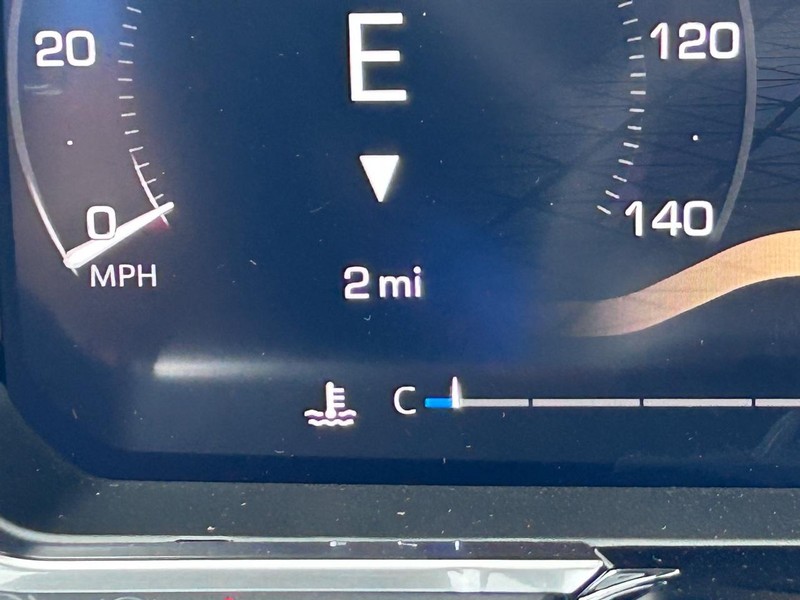 GMC Sierra 1500 Vehicle Full-screen Gallery Image 17