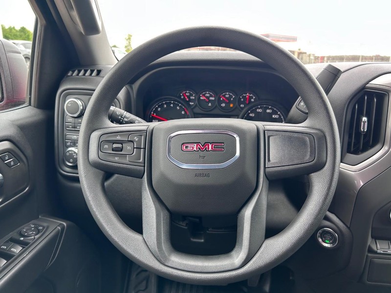 GMC Sierra 1500 Vehicle Full-screen Gallery Image 9