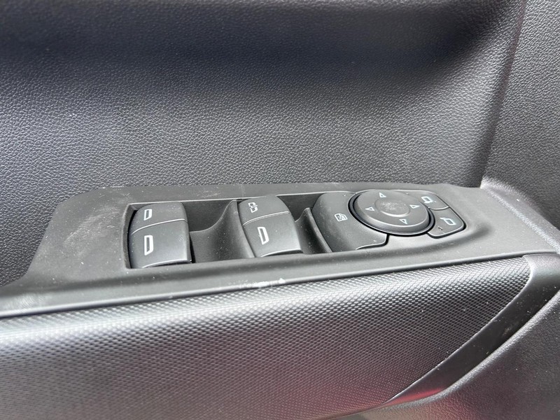 GMC Sierra 1500 Vehicle Full-screen Gallery Image 14