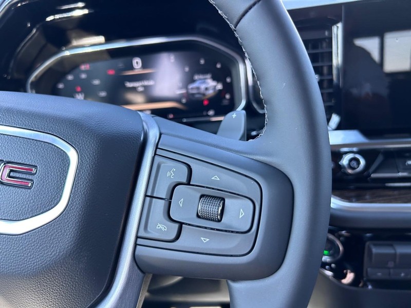 GMC Sierra 1500 Vehicle Full-screen Gallery Image 11