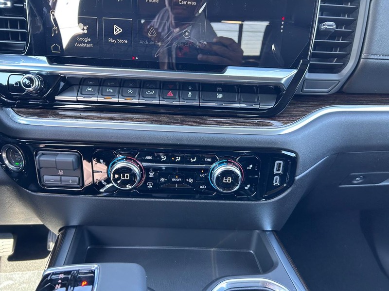 GMC Sierra 1500 Vehicle Full-screen Gallery Image 13