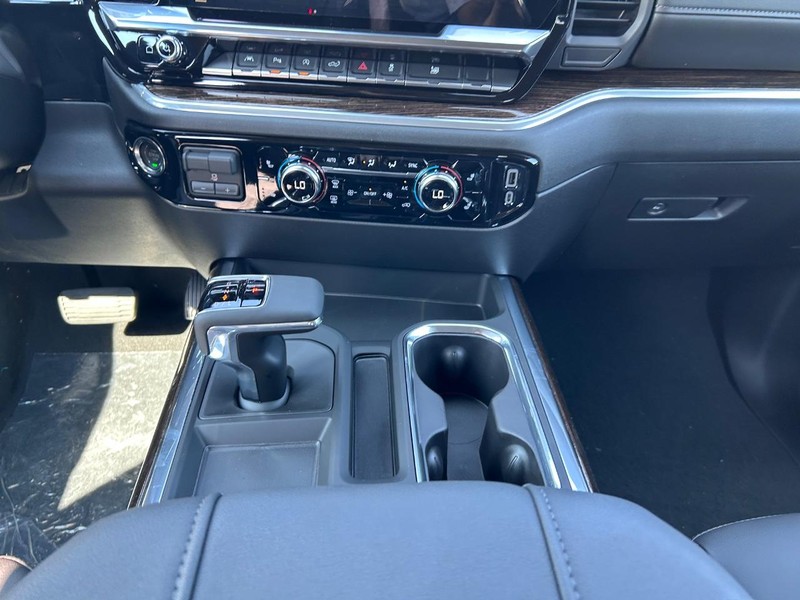 GMC Sierra 1500 Vehicle Full-screen Gallery Image 14