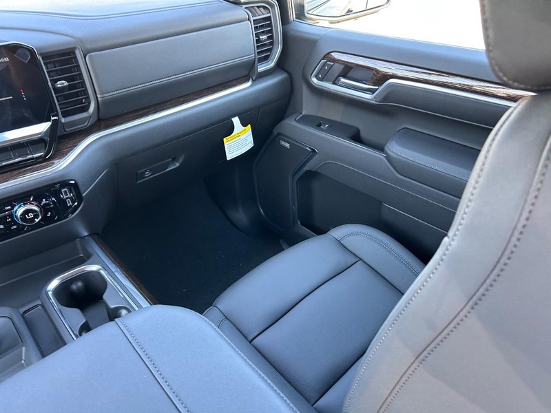 GMC Sierra 1500 Vehicle Full-screen Gallery Image 15