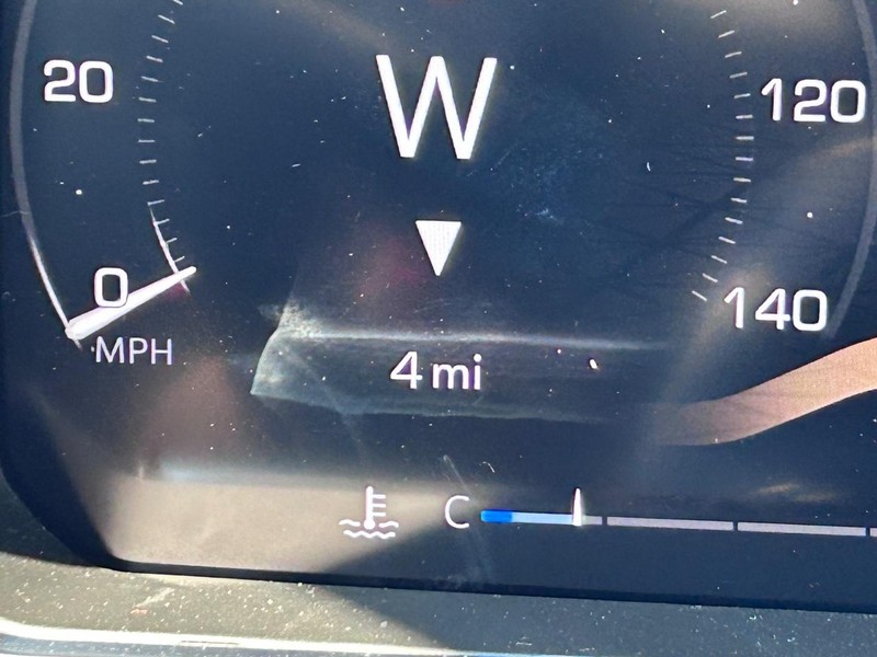 GMC Sierra 1500 Vehicle Full-screen Gallery Image 18