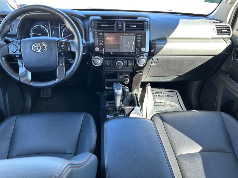 Toyota 4Runner Vehicle Full-screen Gallery Image 8