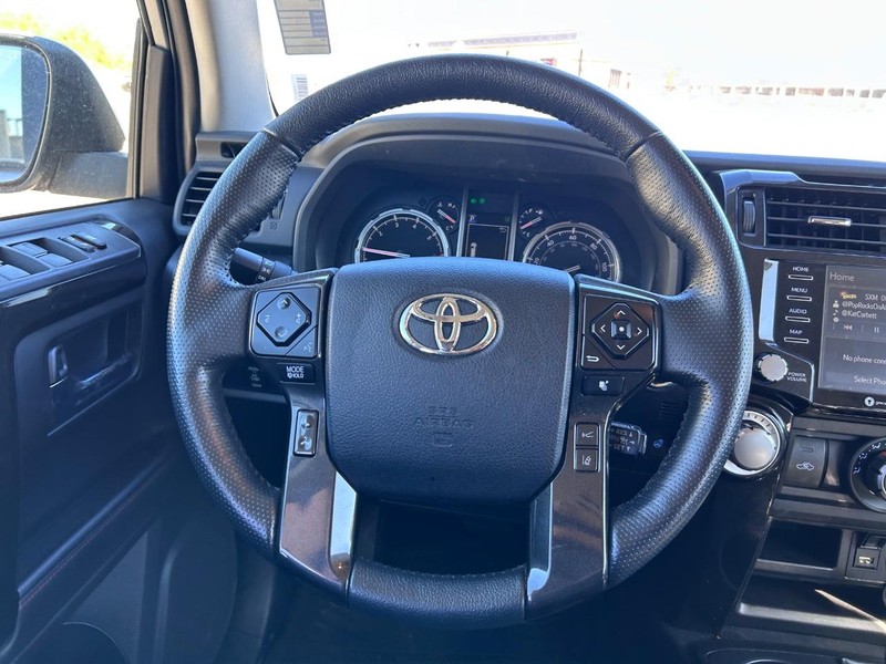 Toyota 4Runner Vehicle Full-screen Gallery Image 9