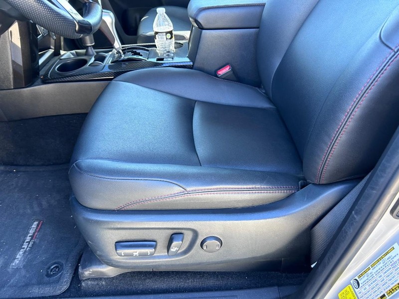 Toyota 4Runner Vehicle Full-screen Gallery Image 17