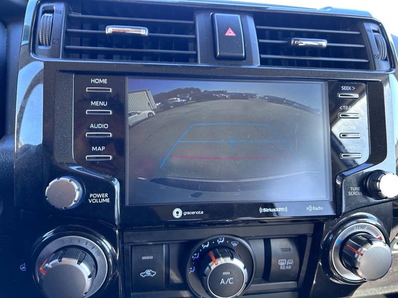 Toyota 4Runner Vehicle Full-screen Gallery Image 19