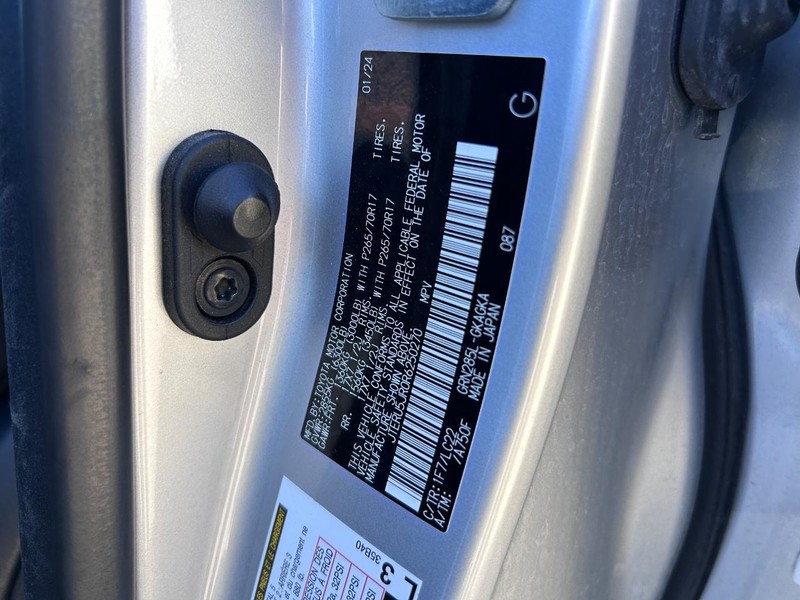 Toyota 4Runner Vehicle Full-screen Gallery Image 20