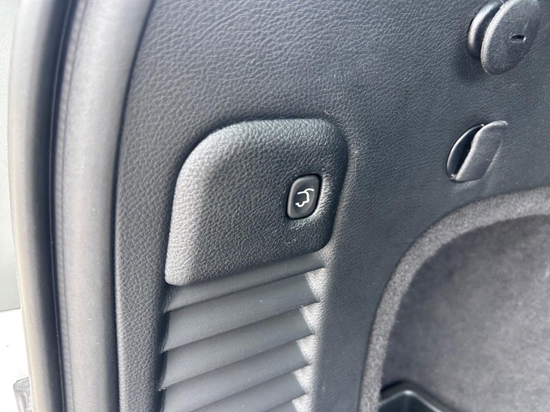 Jeep Grand Cherokee Vehicle Full-screen Gallery Image 6