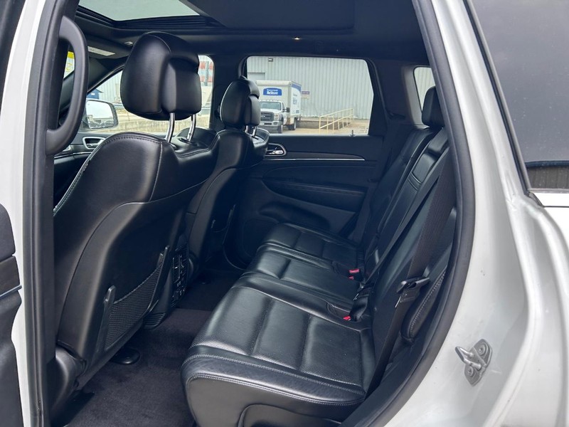 Jeep Grand Cherokee Vehicle Full-screen Gallery Image 8