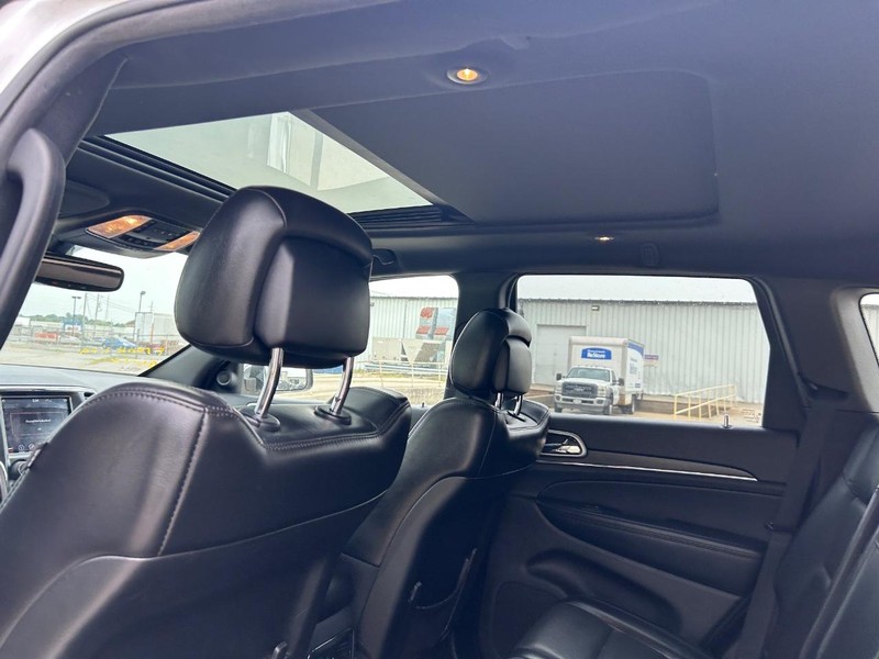 Jeep Grand Cherokee Vehicle Full-screen Gallery Image 9