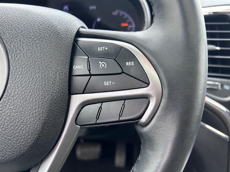 Jeep Grand Cherokee Vehicle Full-screen Gallery Image 13