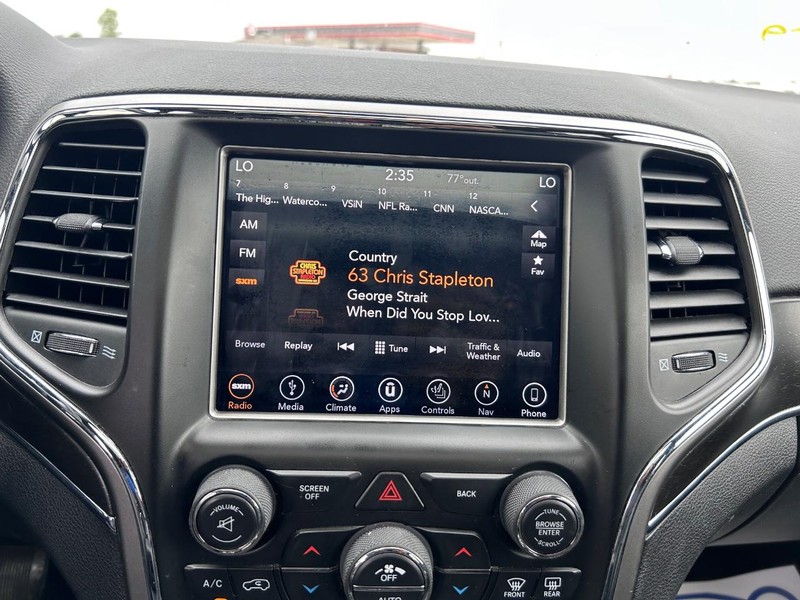 Jeep Grand Cherokee Vehicle Full-screen Gallery Image 14