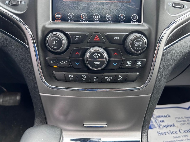 Jeep Grand Cherokee Vehicle Full-screen Gallery Image 15