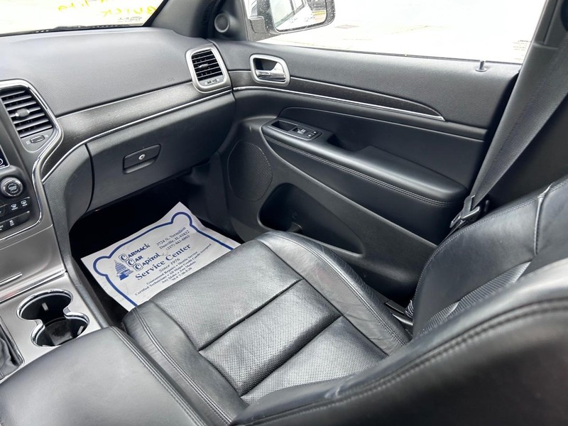 Jeep Grand Cherokee Vehicle Full-screen Gallery Image 17