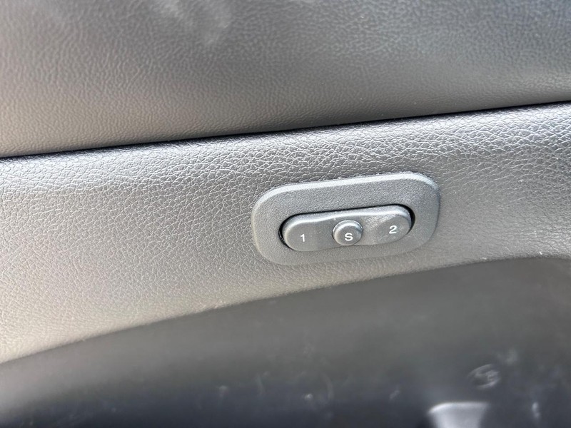 Jeep Grand Cherokee Vehicle Full-screen Gallery Image 19