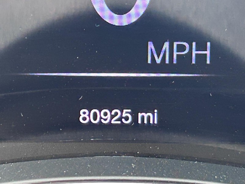 Jeep Grand Cherokee Vehicle Full-screen Gallery Image 21