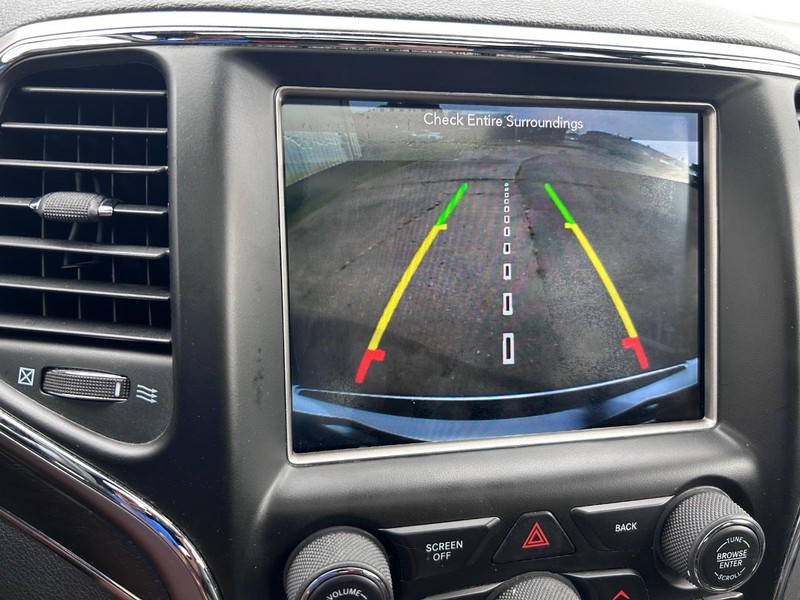 Jeep Grand Cherokee Vehicle Full-screen Gallery Image 22