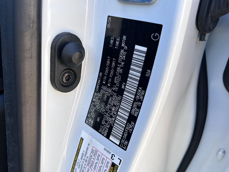 Toyota 4Runner Vehicle Full-screen Gallery Image 20